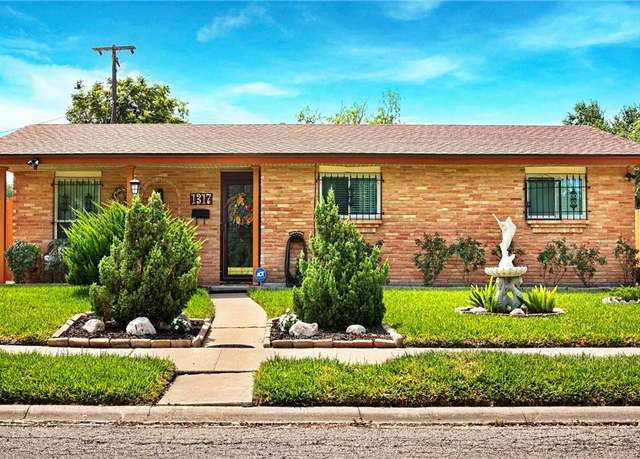 Property at 1317 Easthaven Dr, Corpus Christi, TX 78412, 3 beds, 2 baths