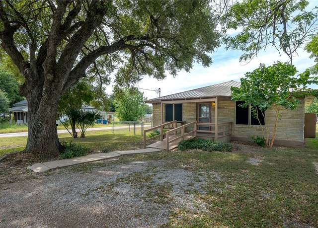 Property at 28 Johnson St, Woodsboro, TX 78393, 3 beds, 1 bath