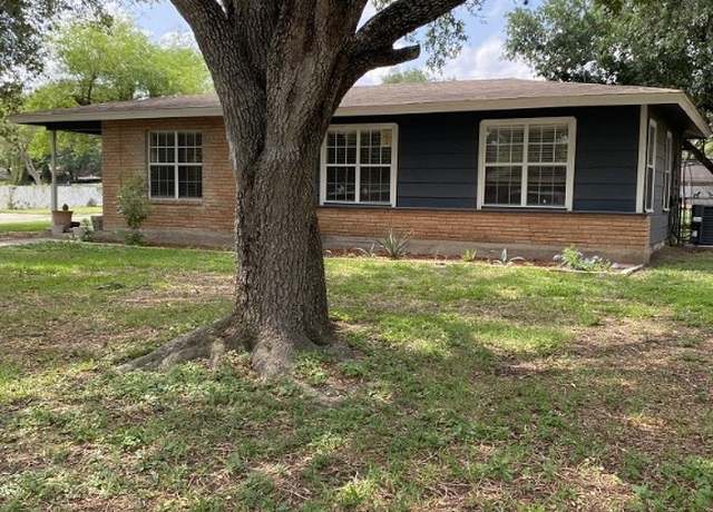 Property at 1301 Roosevelt Blvd, Alice, TX 78332, 3 beds, 2 baths