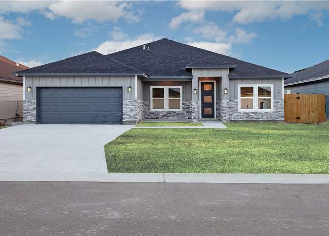 Property at 110 Traditions Dr, Rockport, TX 78382, 4 beds, 3 baths