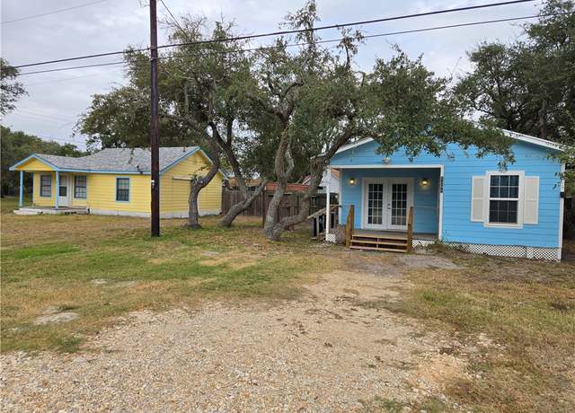 Property at 112 E Linden St, Rockport, TX 78382, 3 beds, 2.5 baths
