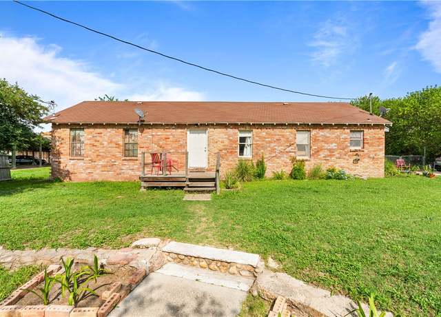 Property at 117 Doyle Dr, Portland, TX 78374, 3 beds, 2 baths