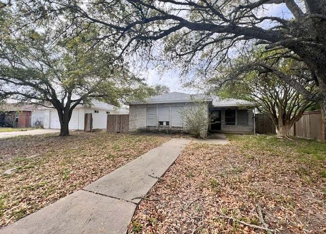 Property at 667 Lisa Ann Dr, Aransas Pass, TX 78336, 4 beds, 2 baths