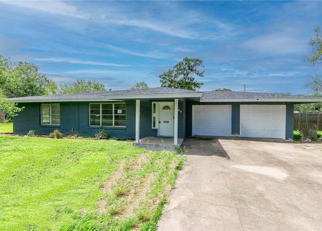 Property at 704 E Henderson St, Bishop, TX 78343, 3 beds, 2 baths