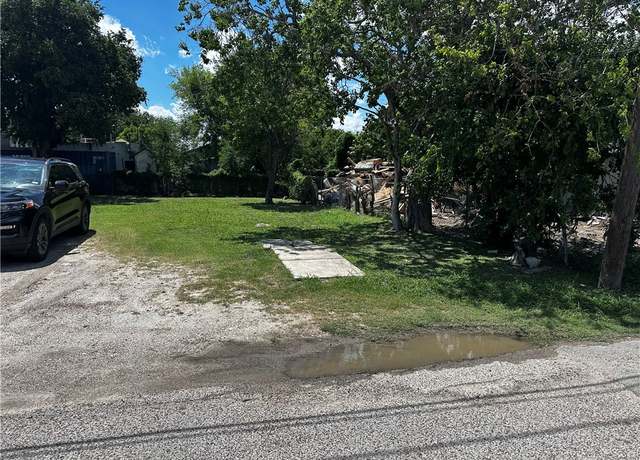 Property at 207 Spruce St, Corpus Christi, TX 78408