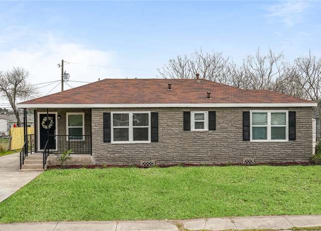 Property at 1214 Cambridge Dr, Corpus Christi, TX 78404, 3 beds, 2 baths