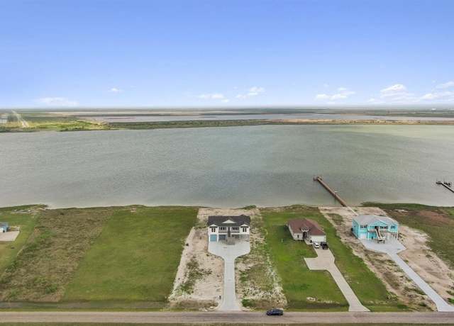 Property at 125 Sunrise Dr, Rockport, TX 78382, 4 beds, 3.5 baths