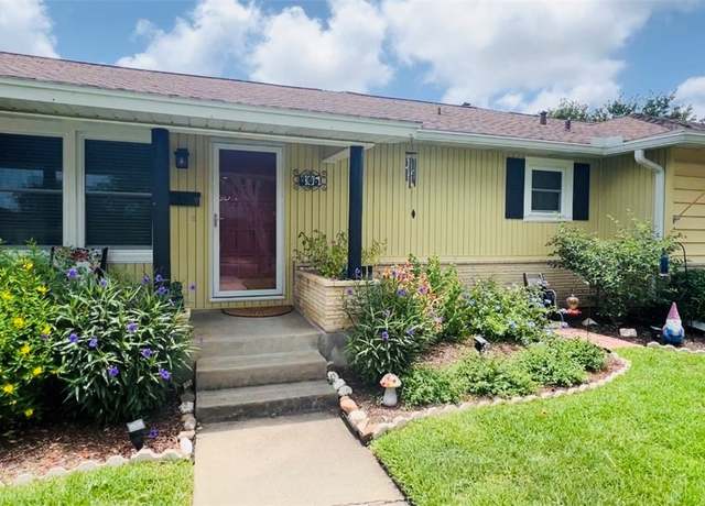 Property at 305 Circle Dr, Corpus Christi, TX 78412, 3 beds, 2 baths