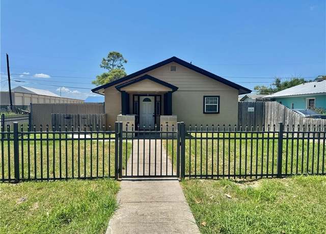 Property at 1238 Baywood Ln, Corpus Christi, TX 78418, 3 beds, 2.5 baths