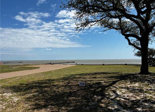 Property at 19 Royal Oaks Cir, Fulton, TX 78358