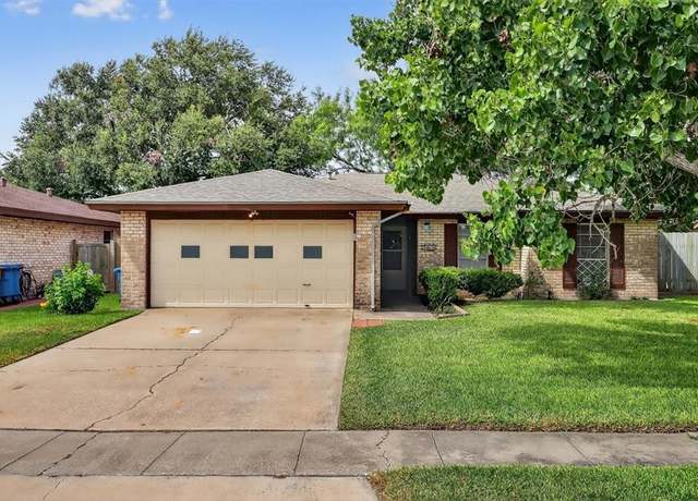 Property at 7405 Skyking Dr, Corpus Christi, TX 78412, 3 beds, 2 baths