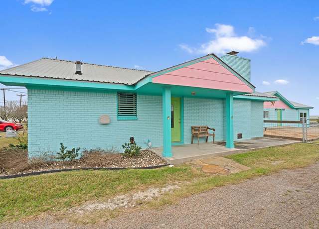 Property at 462 Copano Ridge Dr, Rockport, TX 78382, 4 beds, 2 baths