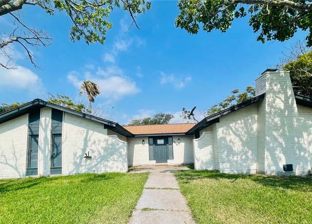 Property at 1515 Crestview Dr, Portland, TX 78374, 3 beds, 2 baths