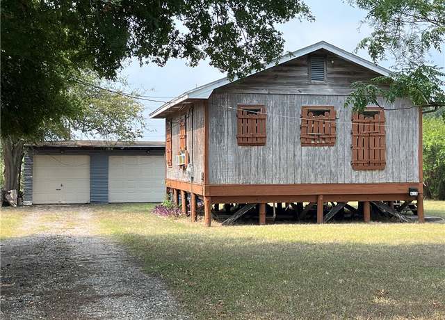 Property at 613 W Market St, Sinton, TX 78387, 1 bed, 1 bath