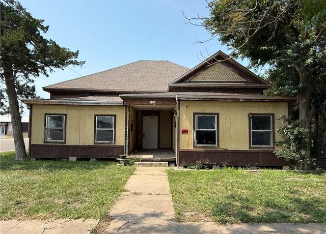 Property at 202 E Fordyce Ave, Kingsville, TX 78363, 4 beds, 3 baths