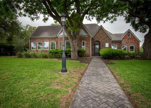 Property at 261 Louisiana Ave, Corpus Christi, TX 78404, 4 beds, 3 baths