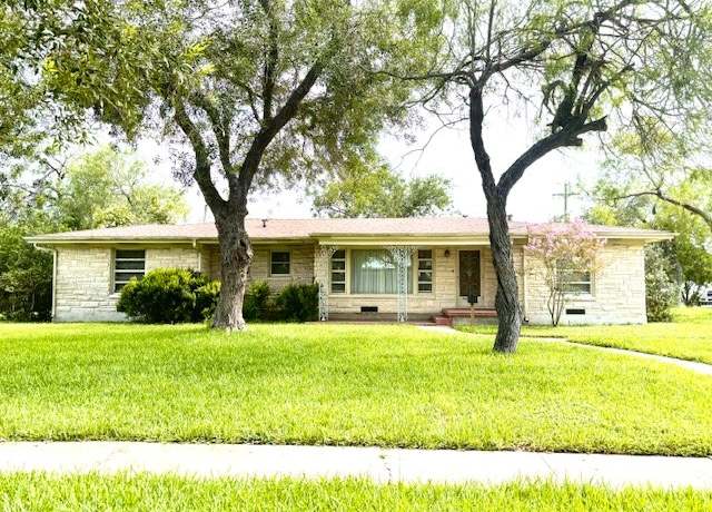 Property at 602 E 6th St, Bishop, TX 78343, 4 beds, 2.5 baths