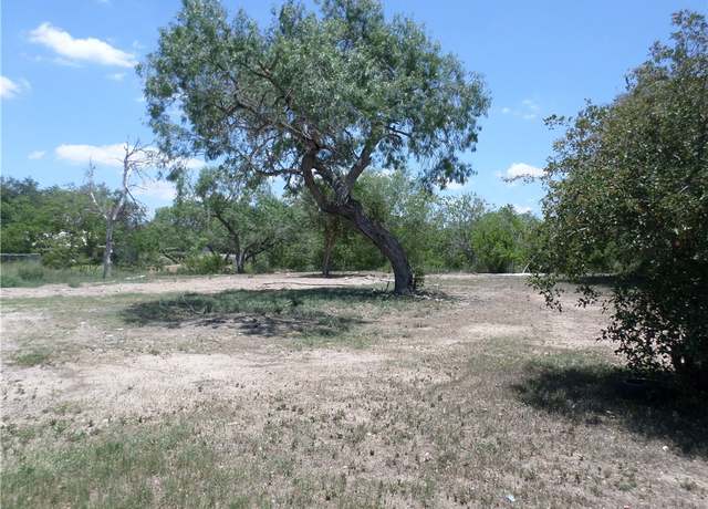 Property at 102 Lake Terrace Dr, Lake City, TX 78368