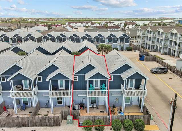 Property at 15206 Beach Way Dr, Corpus Christi, TX 78418, 3 beds, 2.5 baths