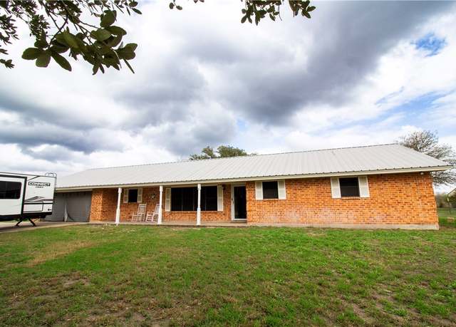 Property at 5956 Chaparral Trl, Beeville, TX 78102, 3 beds, 2 baths