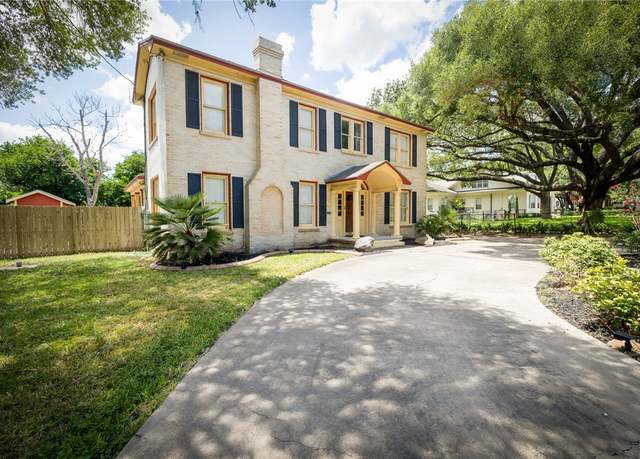 Property at 1107 N Adams St, Beeville, TX 78102, 4 beds, 3.5 baths