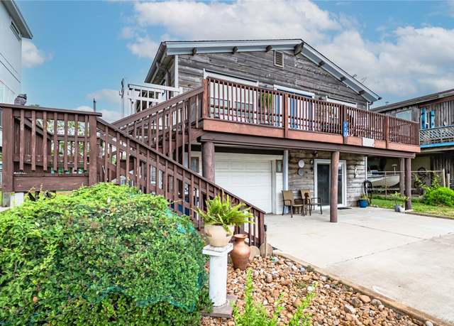 Property at 205 S 2nd St, Rockport, TX 78382, 3 beds, 2 baths