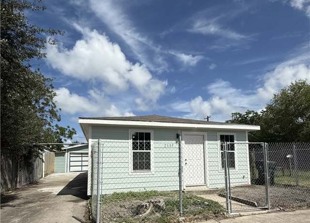 Property at 2838 Greenwood Dr, Corpus Christi, TX 78405, 2 beds, 2 baths