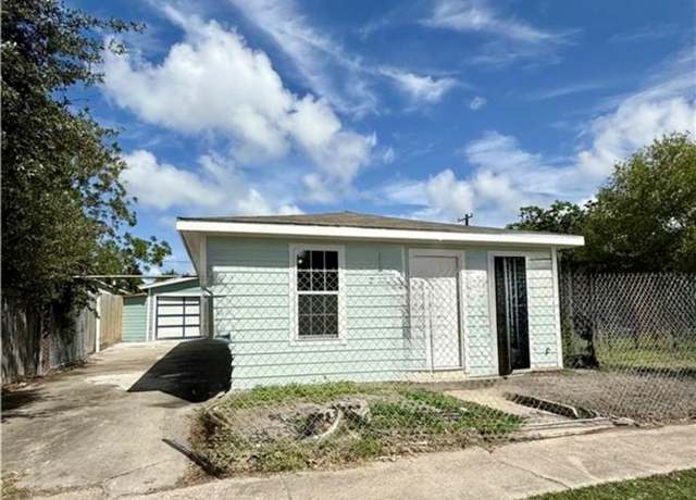Property at 2838 Greenwood Dr, Corpus Christi, TX 78405, 2 beds, 2 baths