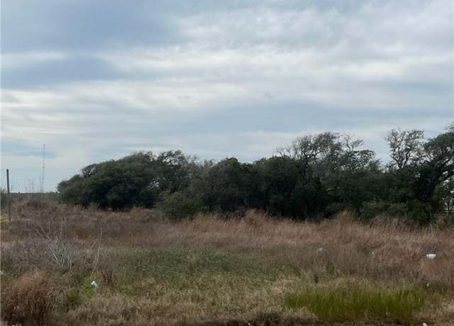 Property at 1019 W Twelfth St, Rockport, TX 78382
