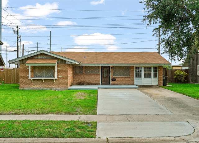 Property at 5725 Woodhaven Dr, Corpus Christi, TX 78412, 2 beds, 3 baths