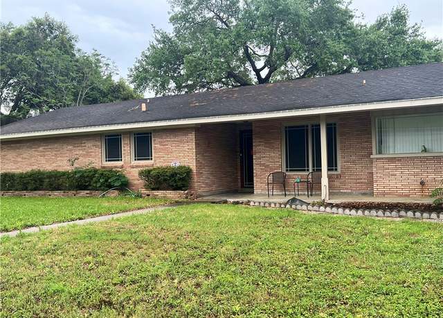 Property at 1310 Rose Dr, Alice, TX 78332, 3 beds, 2 baths