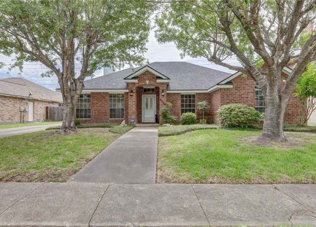 Property at 8006 Etienne Dr, Corpus Christi, TX 78414, 4 beds, 2 baths