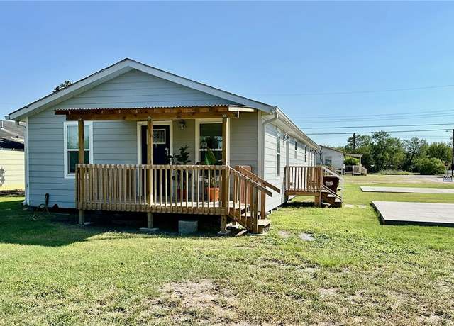 Property at 429 W C Ave, Kingsville, TX 78363, 4 beds, 2 baths