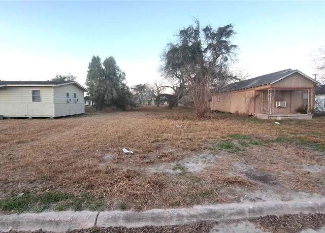 Property at 624 W Johnston Ave, Kingsville, TX 78363