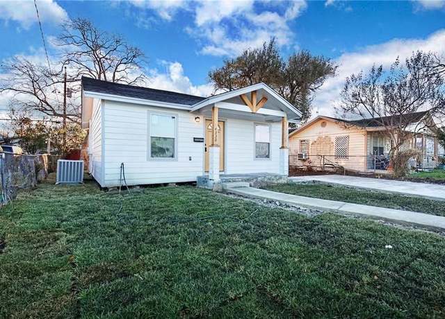 Property at 4330 Valdez Dr, Corpus Christi, TX 78416, 4 beds, 2 baths
