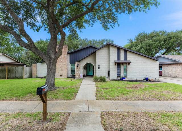 Property at 404 Seco Dr, Portland, TX 78374, 3 beds, 2 baths
