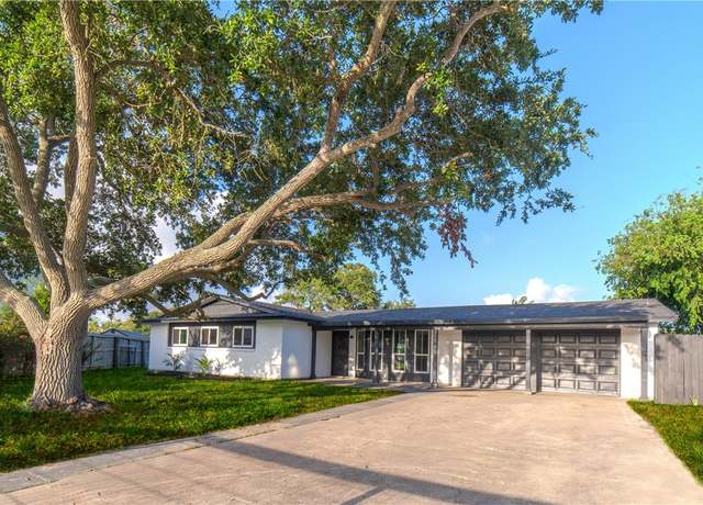Property at 3242 Catcay Dr, Corpus Christi, TX 78418, 5 beds, 3 baths