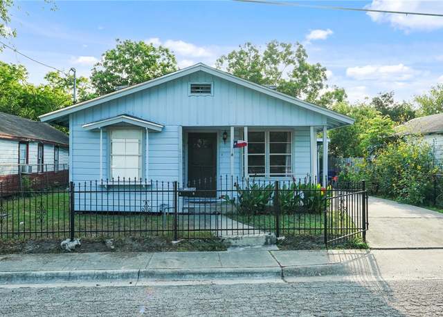 Property at 621 Duncan St, Corpus Christi, TX 78405, 4 beds, 2.5 baths