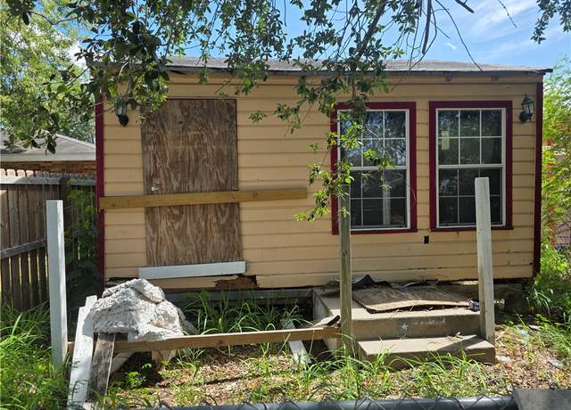Property at 2624 Sonora St, Corpus Christi, TX 78405, 2 beds, 1 bath