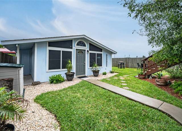 Property at 204 S 2nd St, Rockport, TX 78382, 2 beds, 1 bath