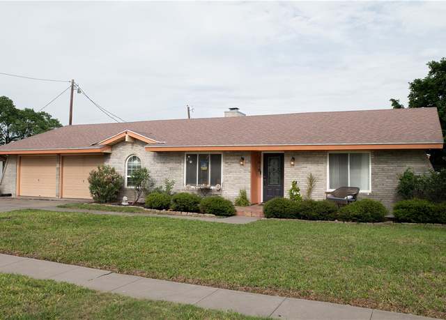 Property at 1618 Lawndale Dr, Kingsville, TX 78363, 4 beds, 2 baths
