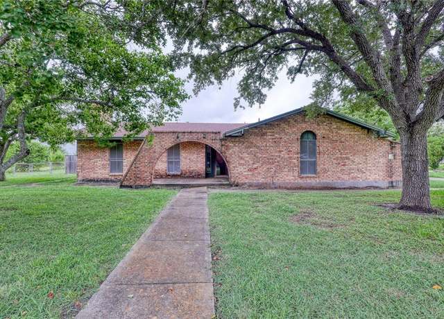Property at 104 Country Pl, Portland, TX 78374, 3 beds, 2 baths