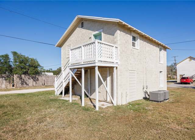 Property at 117 S Wells St, Kingsville, TX 78363, 2 beds, 2 baths