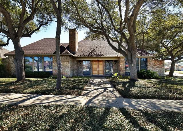 Property at 503 Broadway, Portland, TX 78374, 4 beds, 4 baths