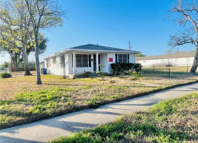 Property at 2945 Carver Dr, Corpus Christi, TX 78405, 3 beds, 2 baths