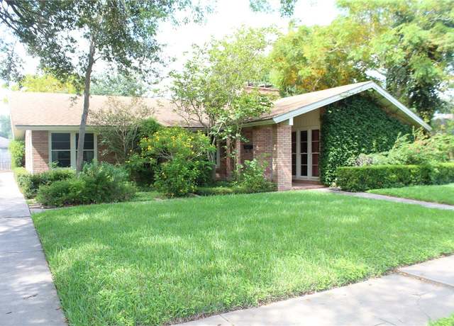 Property at 4021 Pope Dr, Corpus Christi, TX 78411, 3 beds, 2 baths