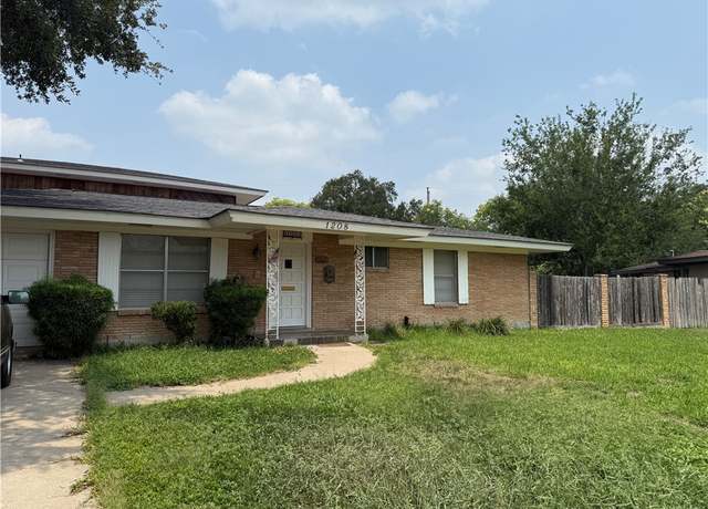Property at 1208 N Woodlawn Dr, Alice, TX 78332, 4 beds, 2.5 baths