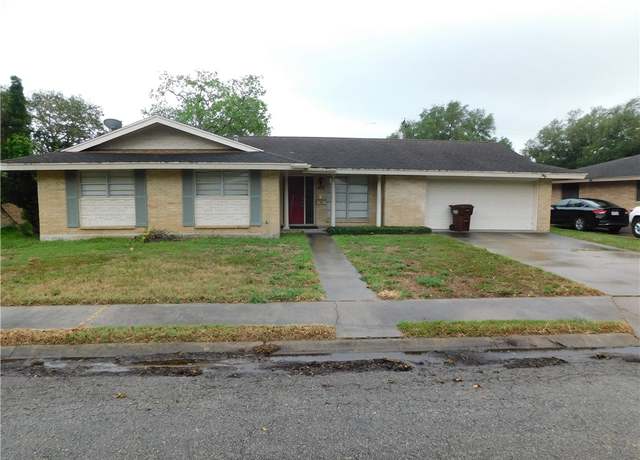 Property at 1621 Santa Monica St, Kingsville, TX 78363, 4 beds, 2 baths