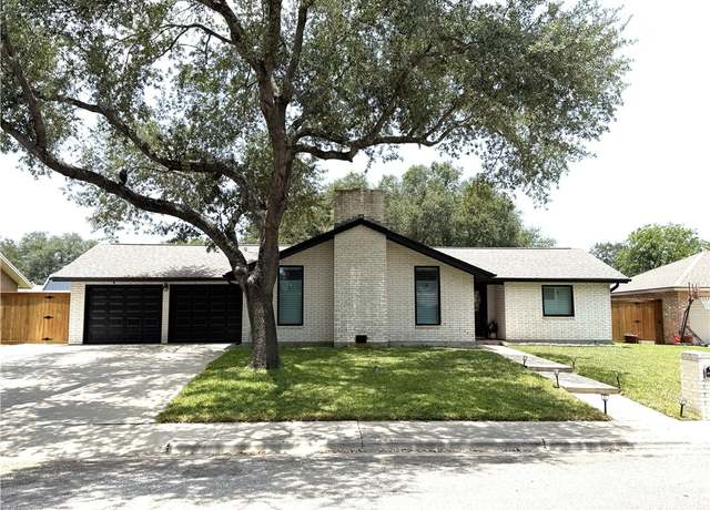Property at 1413 Alta Vista St, Alice, TX 78332, 3 beds, 2 baths