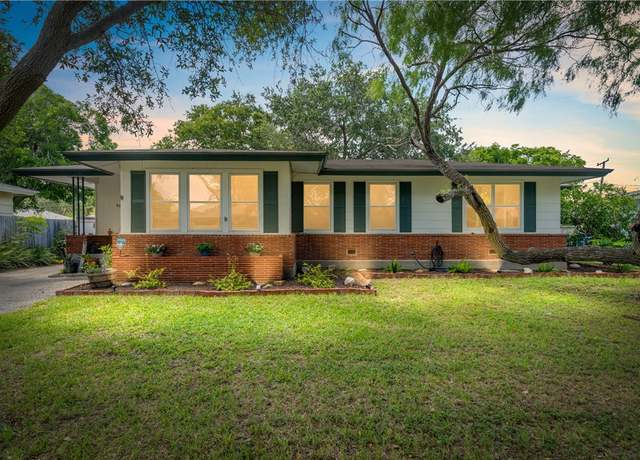 Property at 622 Bermuda Pl, Corpus Christi, TX 78411, 3 beds, 2 baths